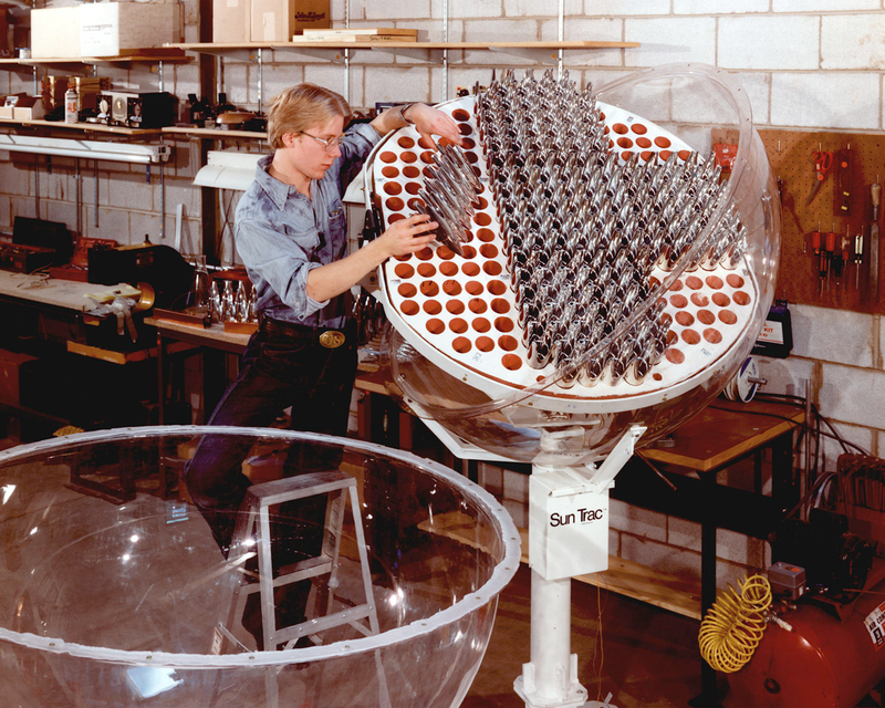 Illustration for article titled This Is What Solar Panels Used to Look Like